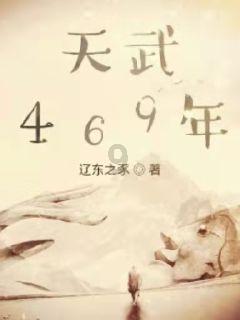 2摊贩疑因价格吵架，当街互扔草莓散落一地，路人：扔了10几分钟