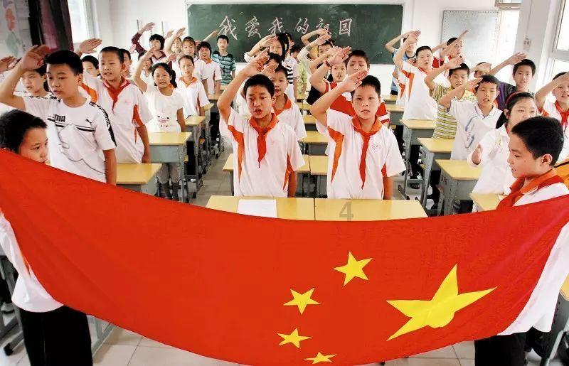 俄罗斯列宁格勒州一码头发生火灾 暂无人员伤亡报告