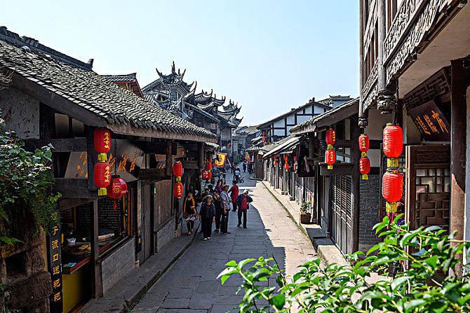 Cold是冷，Shoulder是肩膀，那​你知道Cold shoulder是什么意思吗？